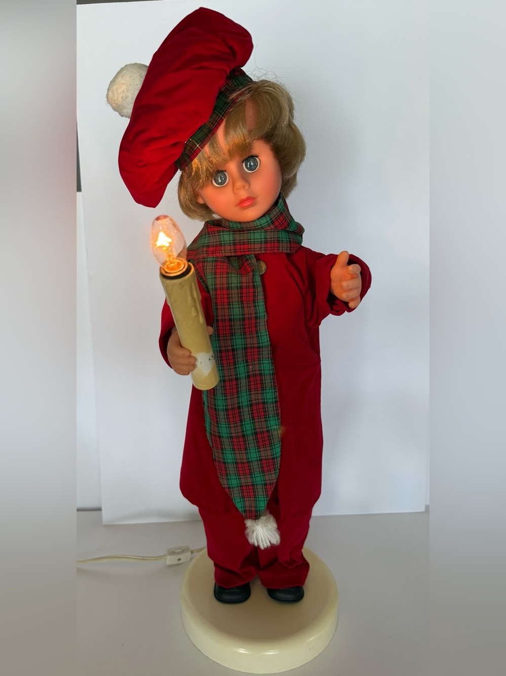 Vintage Rennoc illuminated animated 24 inch Christmas caroler / vintage holiday